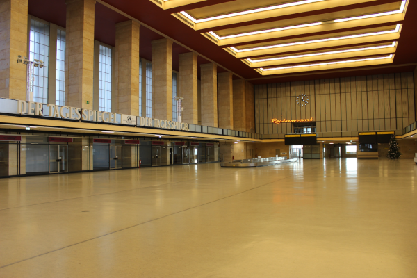 mister_flughafen-tempelhof_12-2025-eingangshalle-01AF4B2404-DD43-CD45-6020-70A99552D166.png