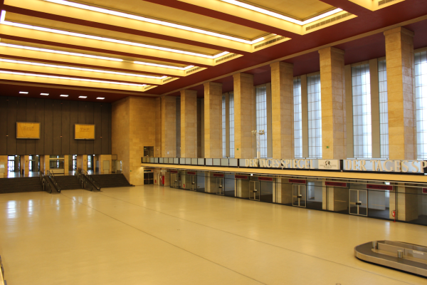 mister_flughafen-tempelhof_12-2025-eingangshalle-05473DB3E4-C89D-6CF2-FCF0-A131520D8BF8.png