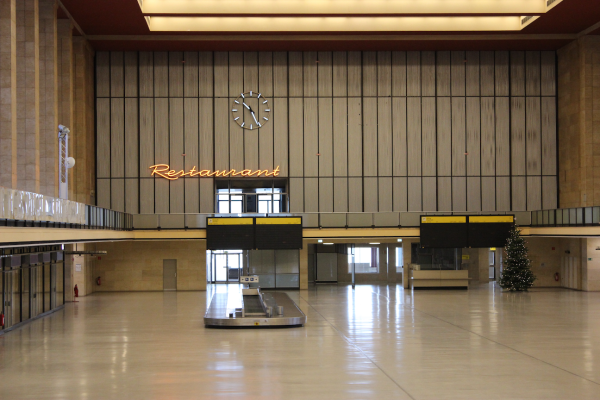 mister_flughafen-tempelhof_12-2025-eingangshalle037C494A90-ACCC-E27F-FDDC-410276FC5C4B.png