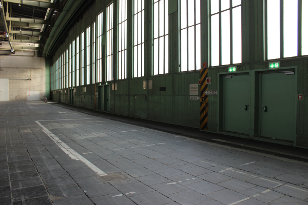 mister_flughafen-tempelhof_12-2025-hanger-1322B073D-36E6-E05C-8D12-E3B29E007564.png